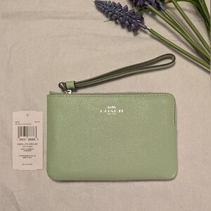 Coach Wristlet in PALE PISTACHIO - NWT